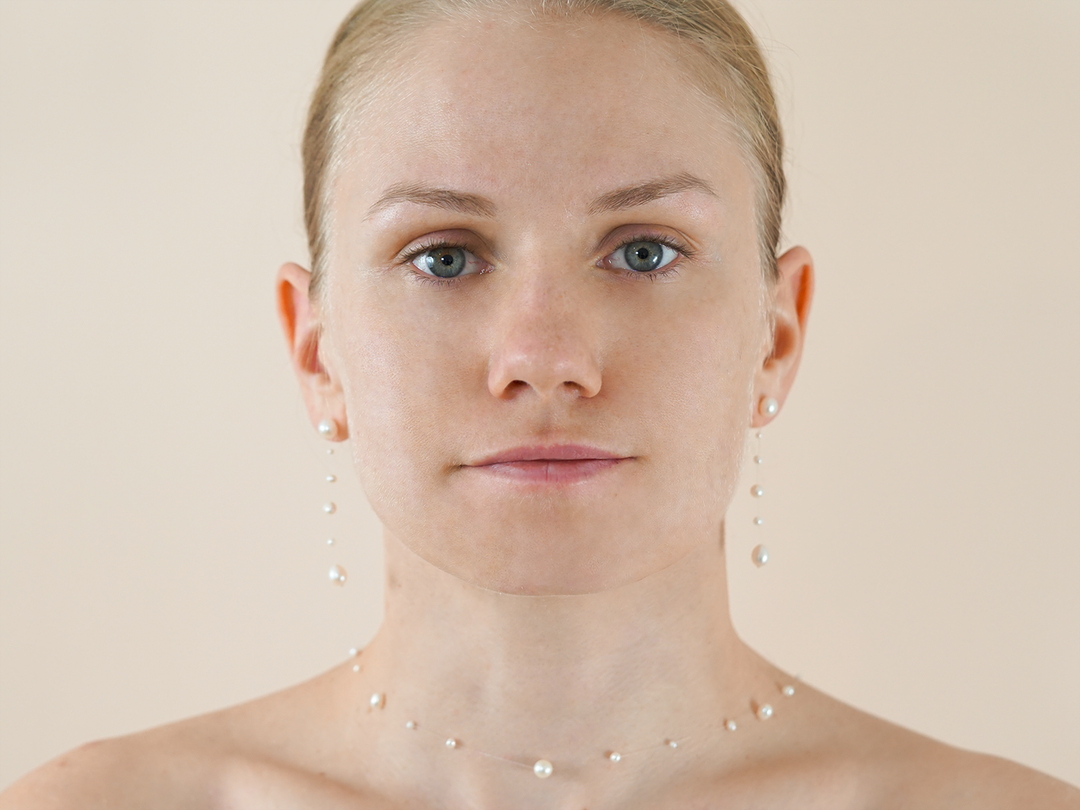 Aimée - Floating pearl earrings