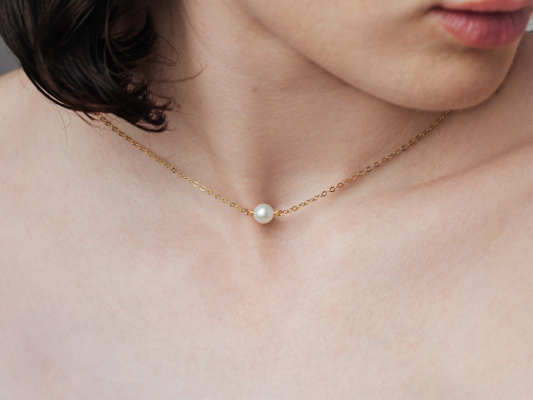 Collier de dos Hella
