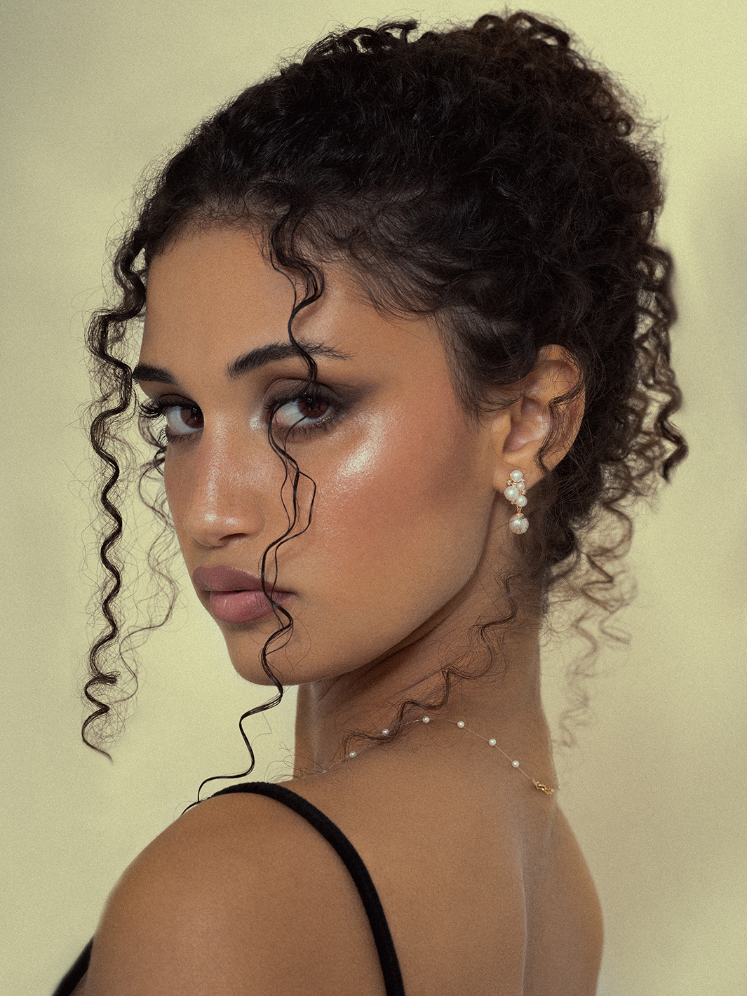 Sibyl -Boucles d'oreilles en grappe de perles avec accents de diamants en argent 925