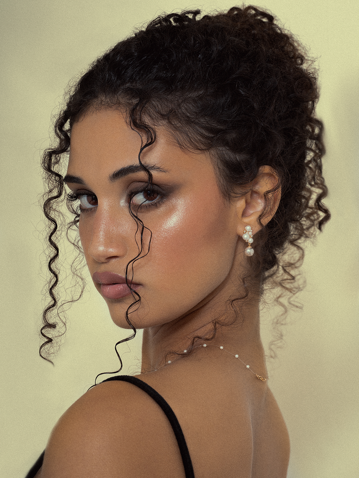Sibyl -Boucles d'oreilles en grappe de perles avec accents de diamants en argent 925