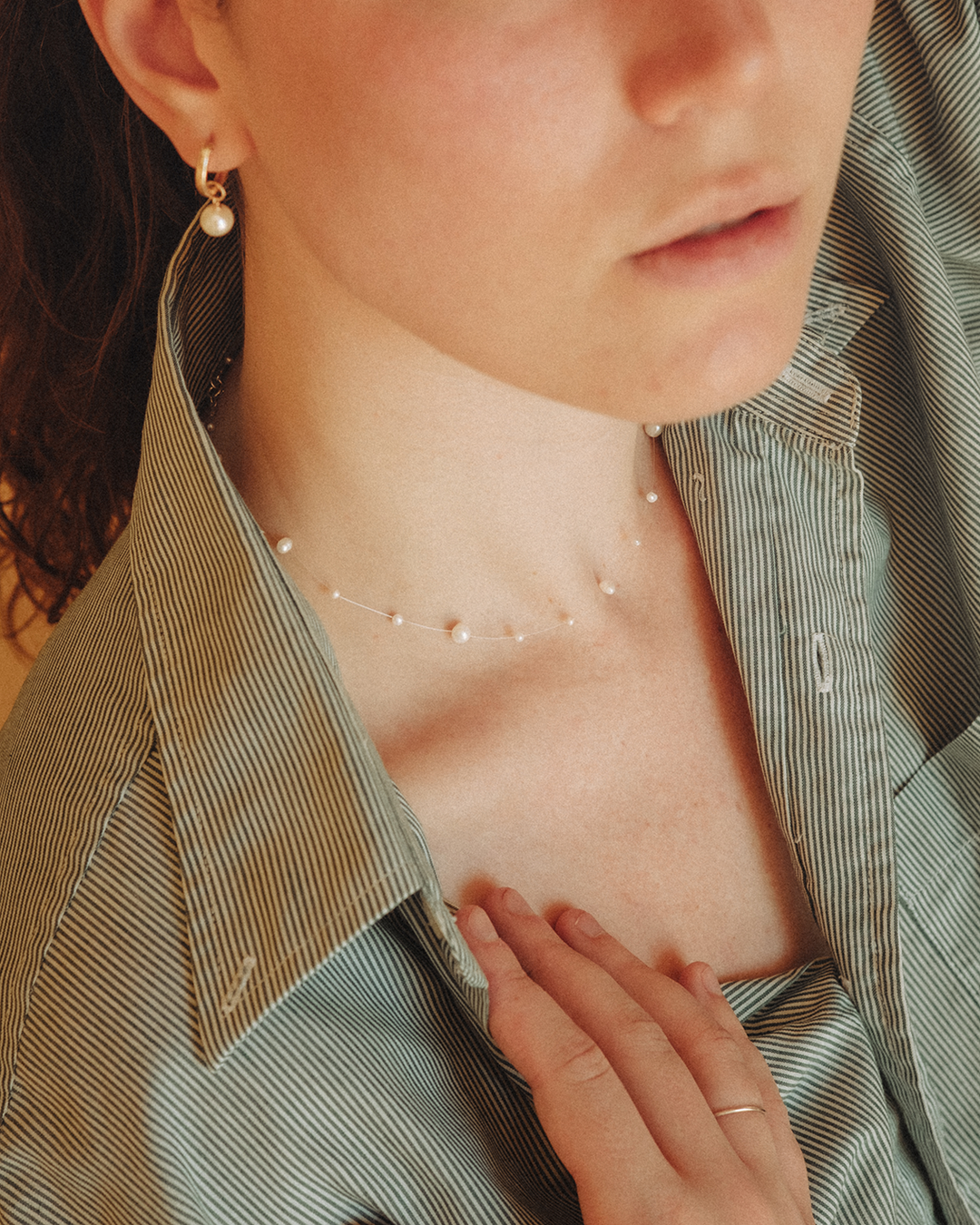 Aimée - Raz-le-cou en perles flottantes sur fil invisible