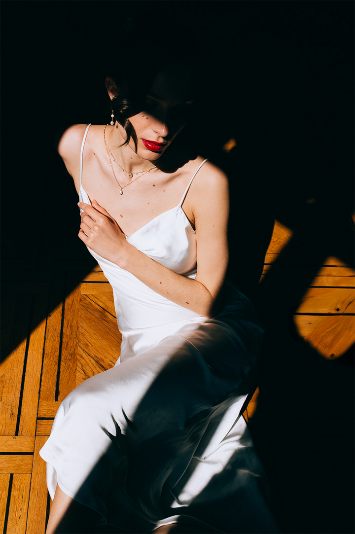 Lili - Collier de dos avec diamants flottants pour la mariée