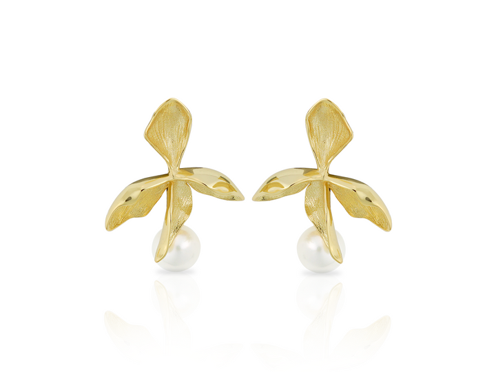 Laura Earrings - Golden Flower earrings with Round Pearl