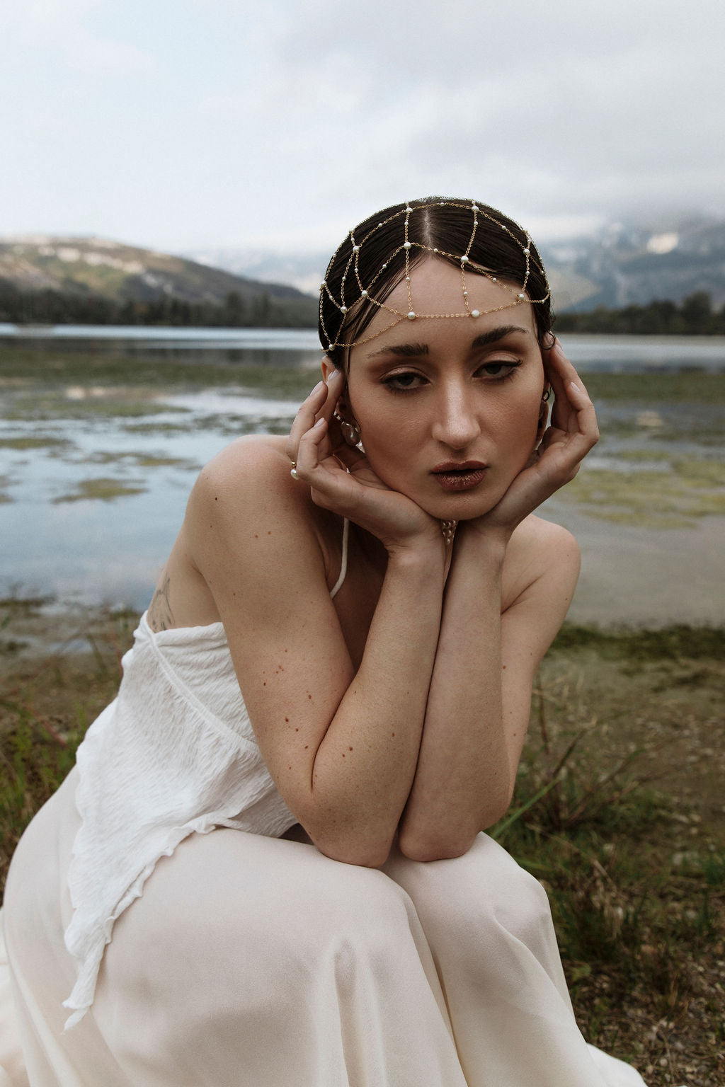 Sarah - Bijou de tête avec des perles d'eau douce naturelles