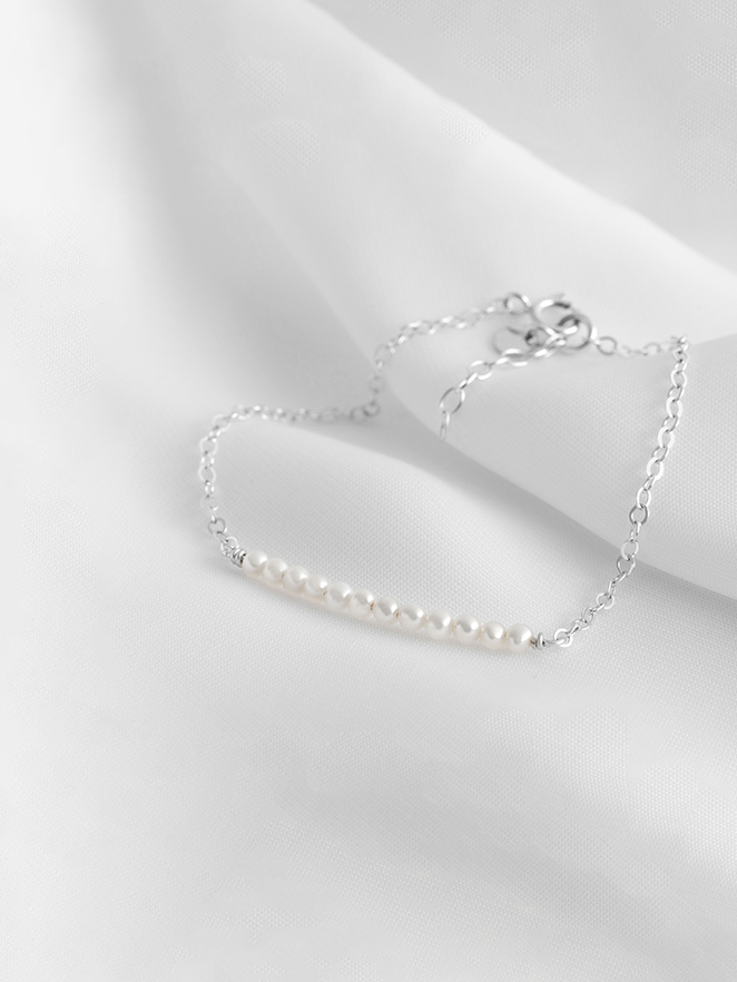 ROUND_PEARL_BRACELET_WITH_SILVER_CHAIN