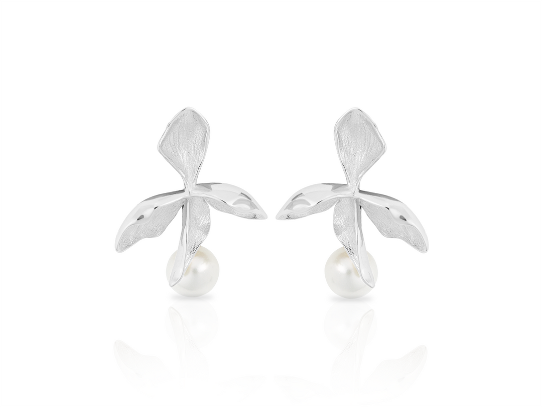 Laura Earrings - Golden Flower earrings with Round Pearl