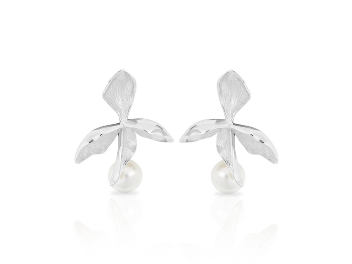 Laura Earrings - Golden Flower earrings with Round Pearl