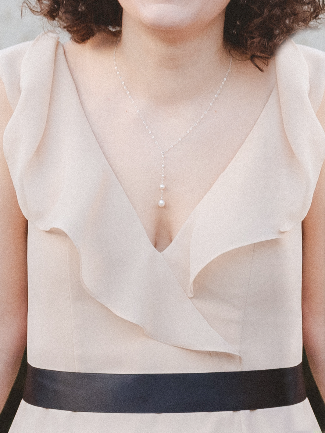 Necklace for av neck 2025 dress