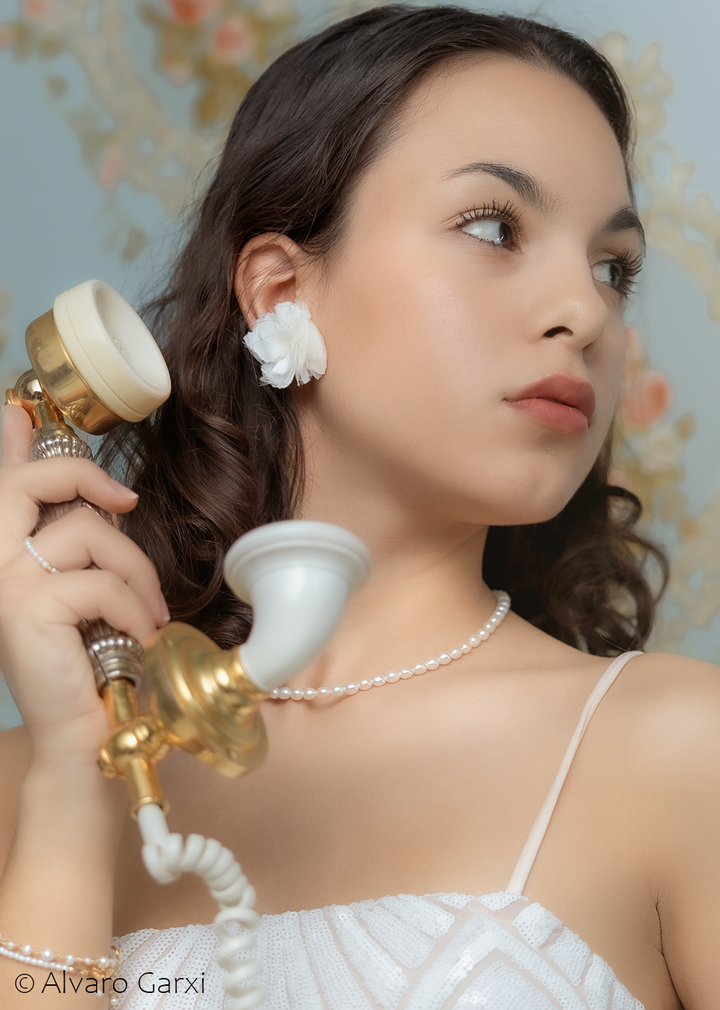Adrielle - Boucles d'oreilles fleurs en soie véritable pour les mariées
