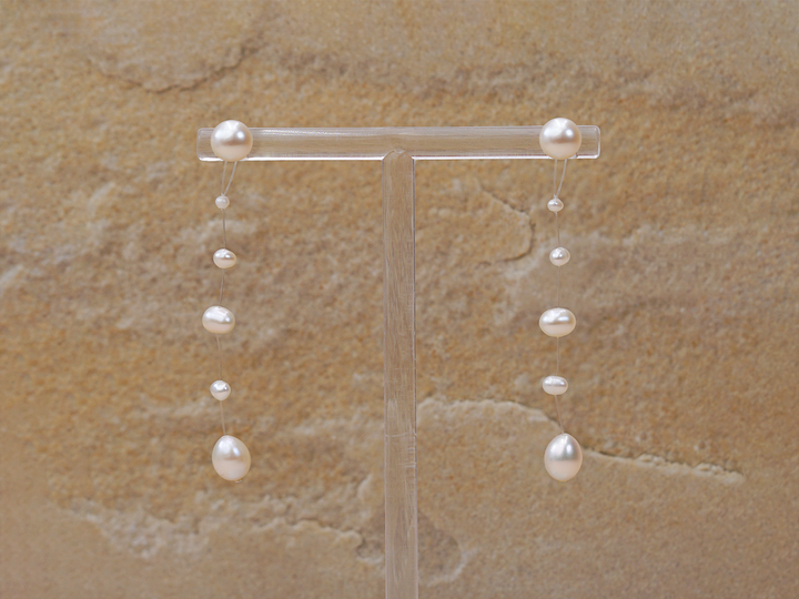 Aimée - Floating pearl earrings