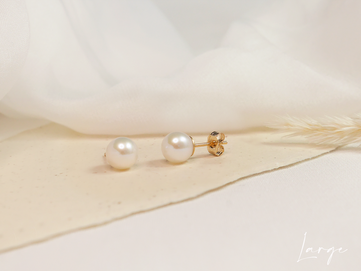 round classic pearl studs gold